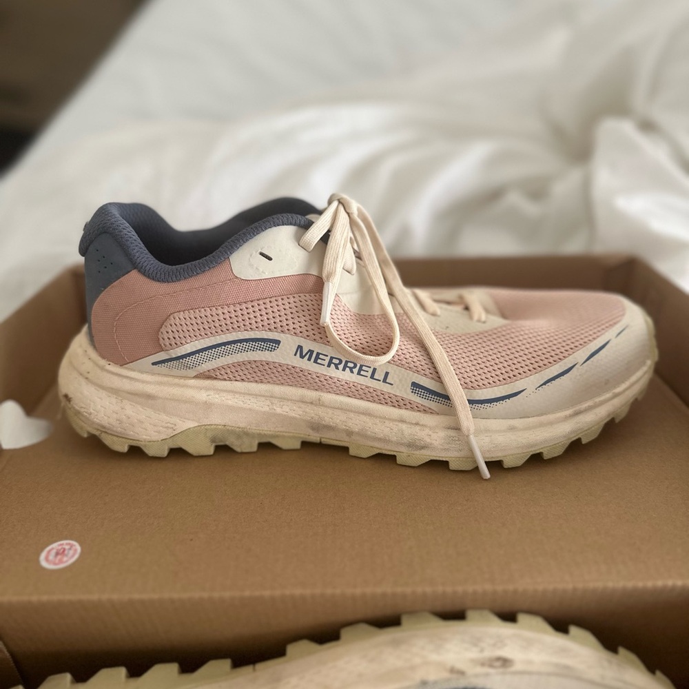 Merrell Fly Strike 2 Powder size 8.5 women’s blush, cream and blue